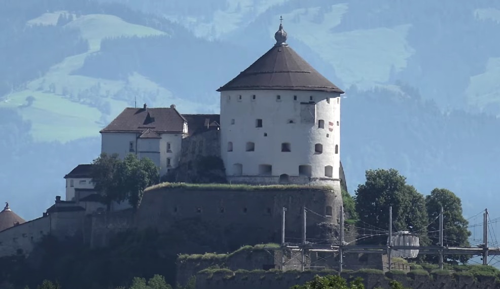Dünyanın en etkileyici binası Kufstein