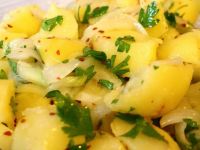 Patates salatası yaparken bu tekniği deneyiniz daha lezzetli olmasını sağlıyor